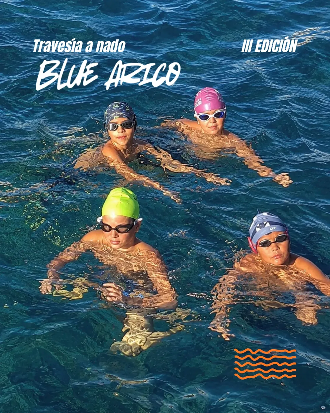 Cartel de la travesía a nado Blue Arico III Edición con cuatro nadadores del club en el mar
